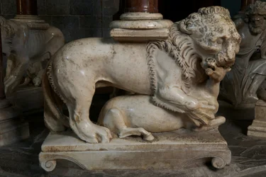 Løve, på prædikestolen i Sant